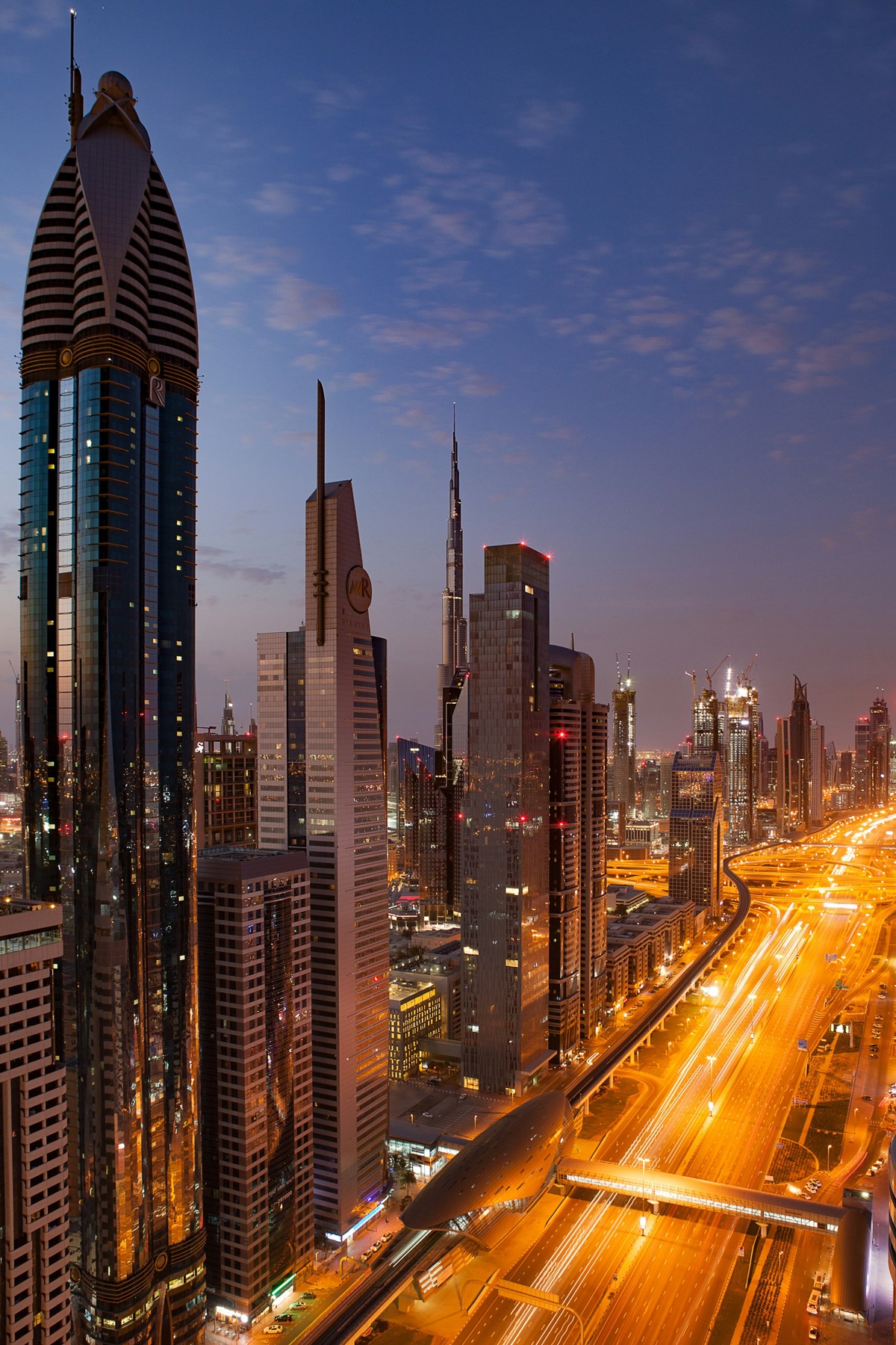 Dubaï au crépuscule, Sheikh Zayed Road
